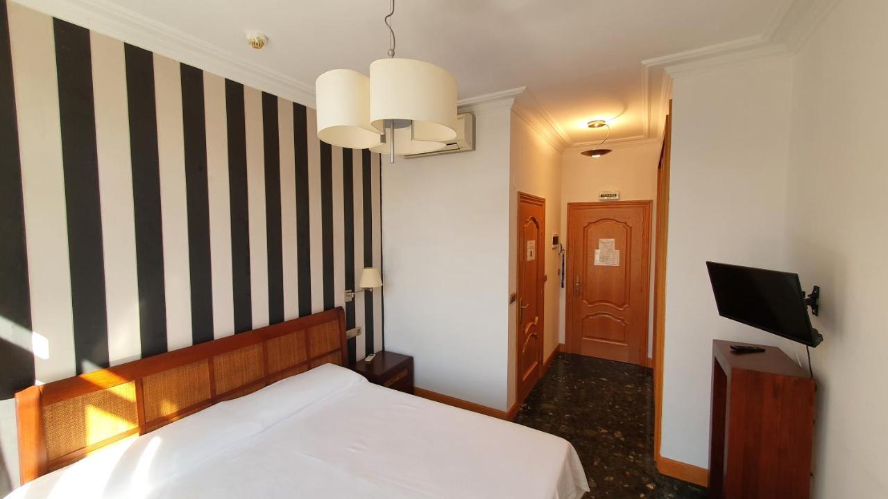 Hostal Ansonea بيرا الغرفة الصورة