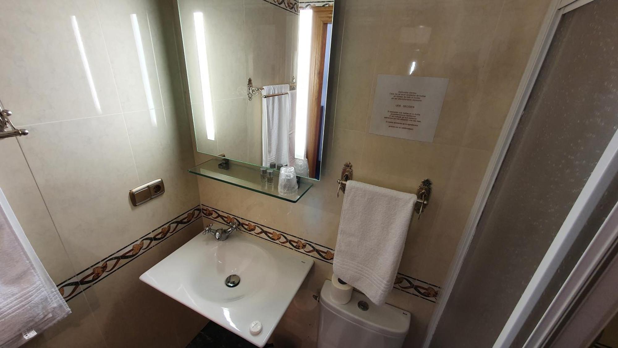 Hostal Ansonea بيرا الغرفة الصورة