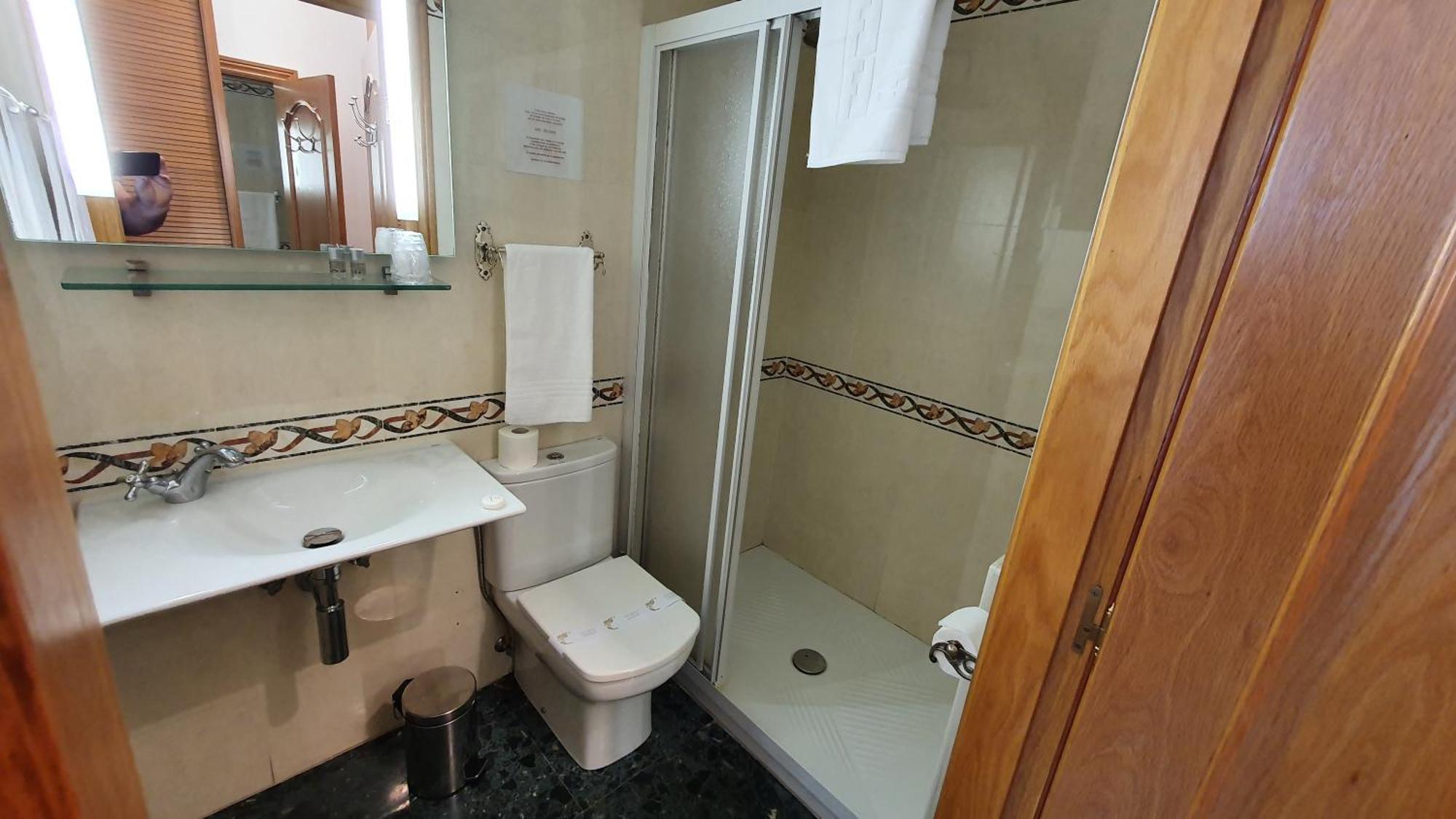 Hostal Ansonea بيرا الغرفة الصورة